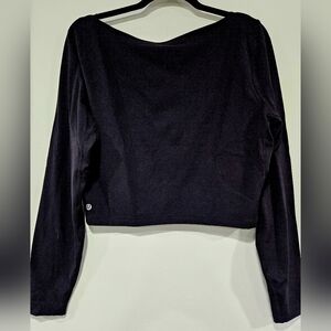 Ladies Lululemon Long Stretch Sleeve Crop Top